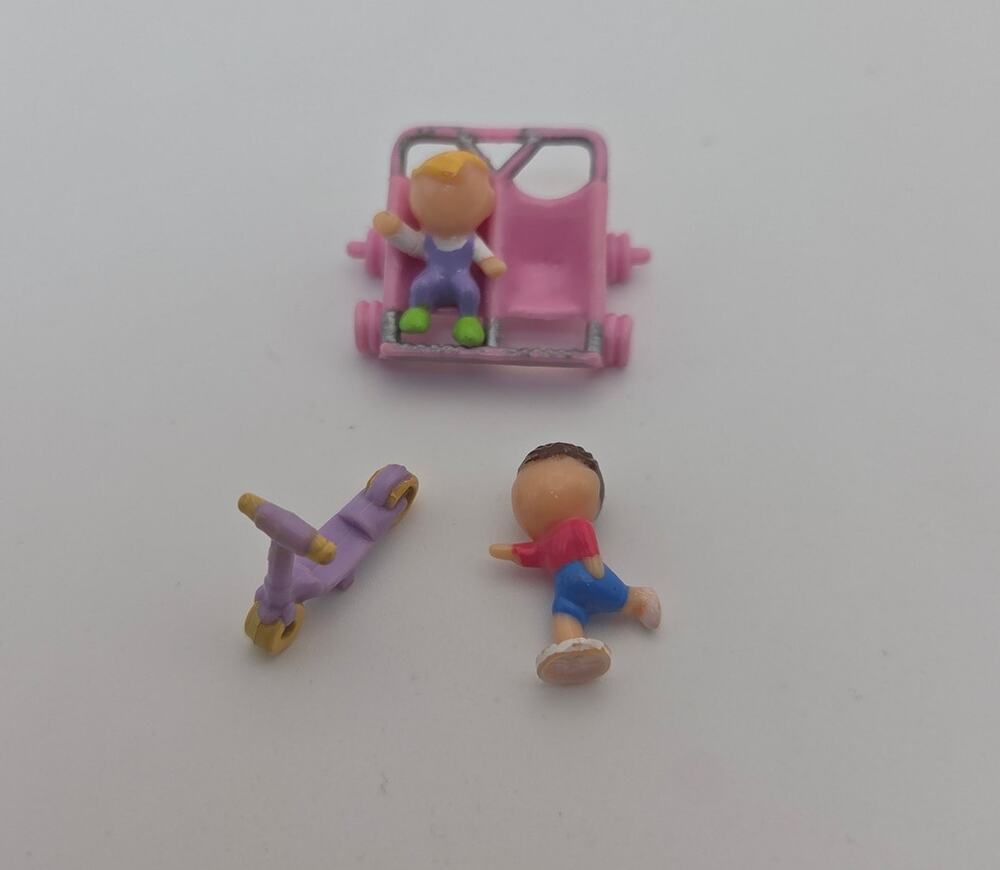 Vintage 1994 Polly Pocket Bluebird Strollin' Surprise Stroller Scooter 2 figures
